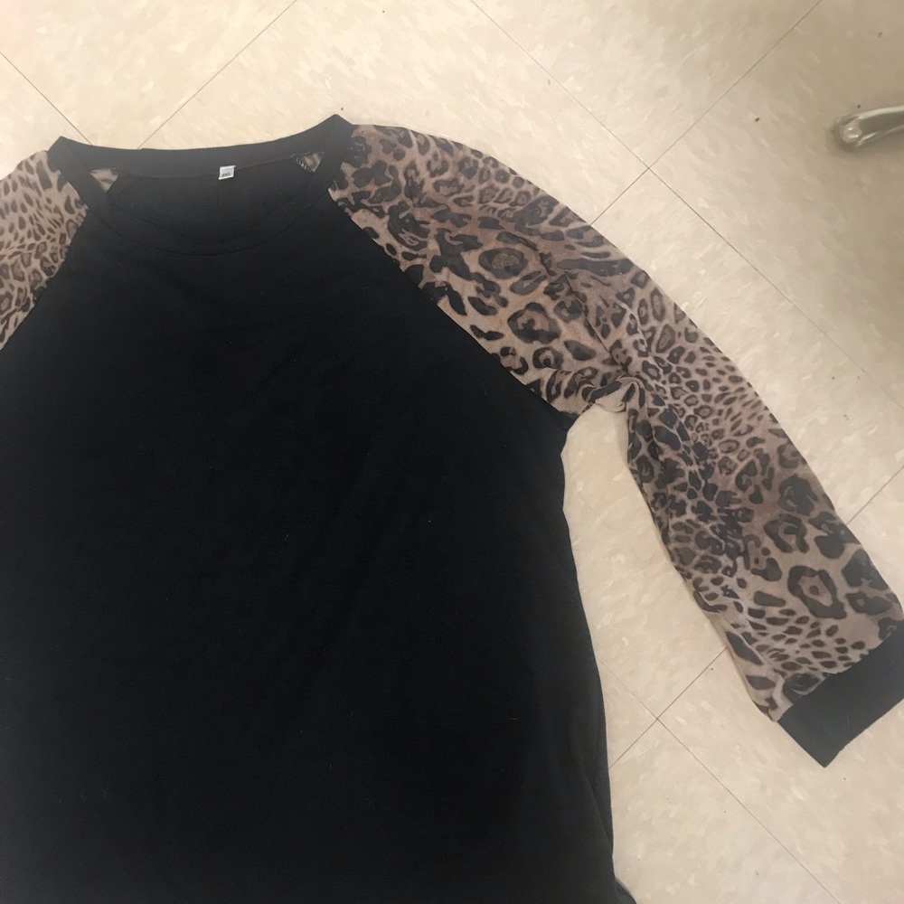 Leopard print, long sleeve T-shirt.